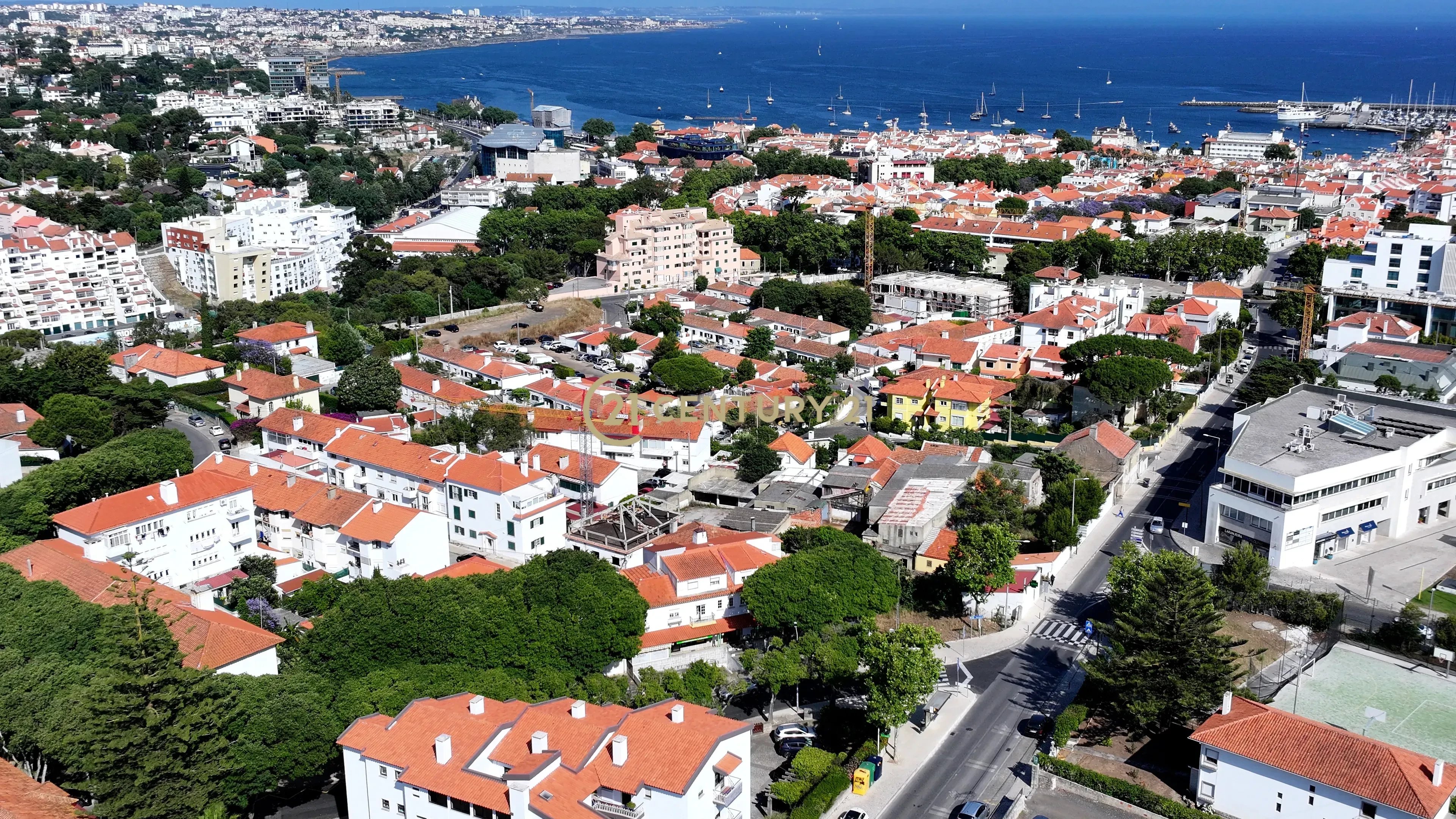 Building in the center of Cascais | Premium Zone