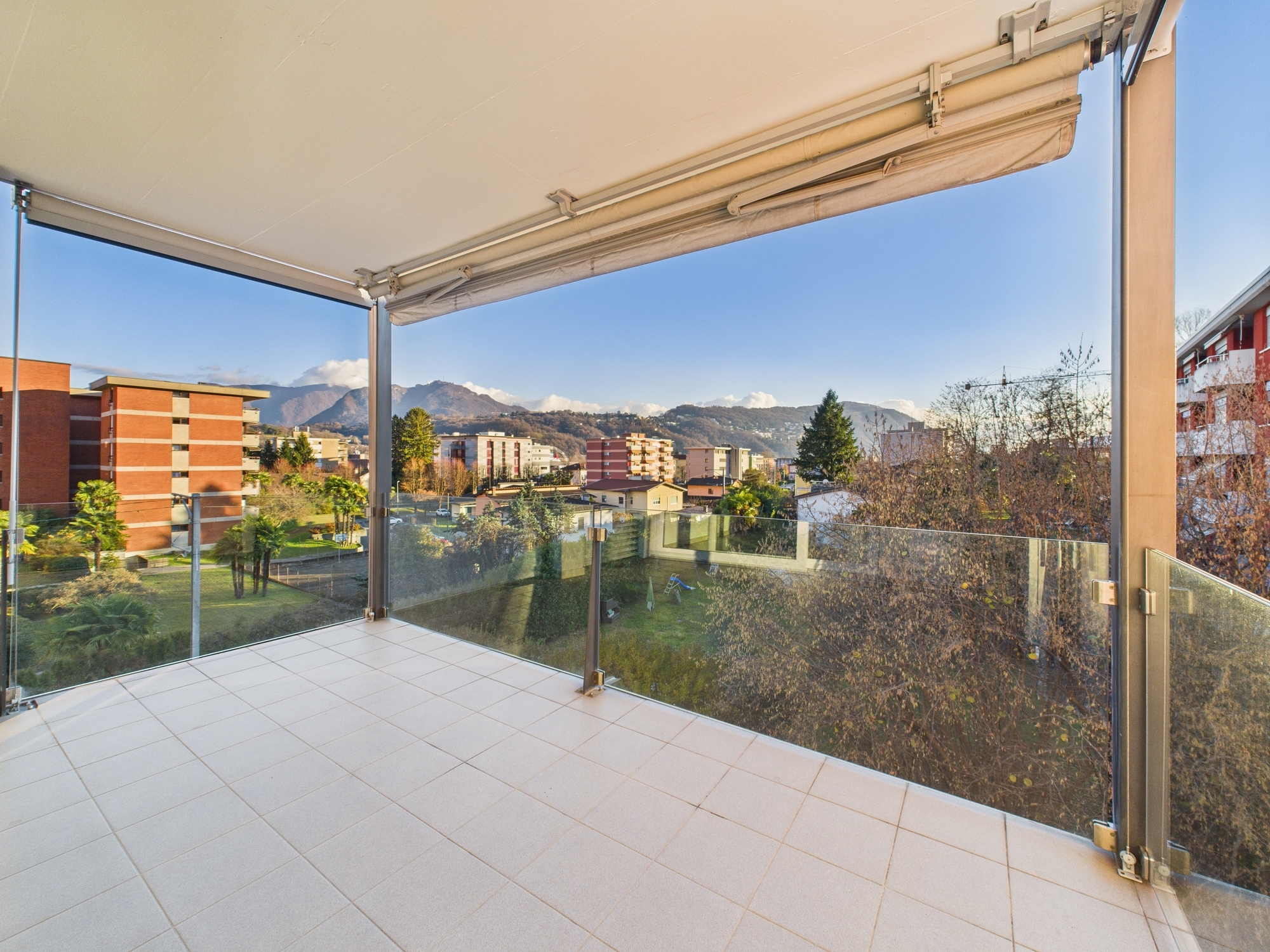 Elegante appartamento di 4.5 locali con vista panoramica e doppia terrazza ad Agno