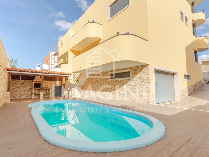 4 bedroom villa, with swimming pool in Pinhal Novo