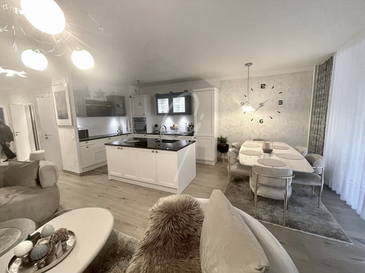 RARE OPPORTUNITY ON THE MARKETn