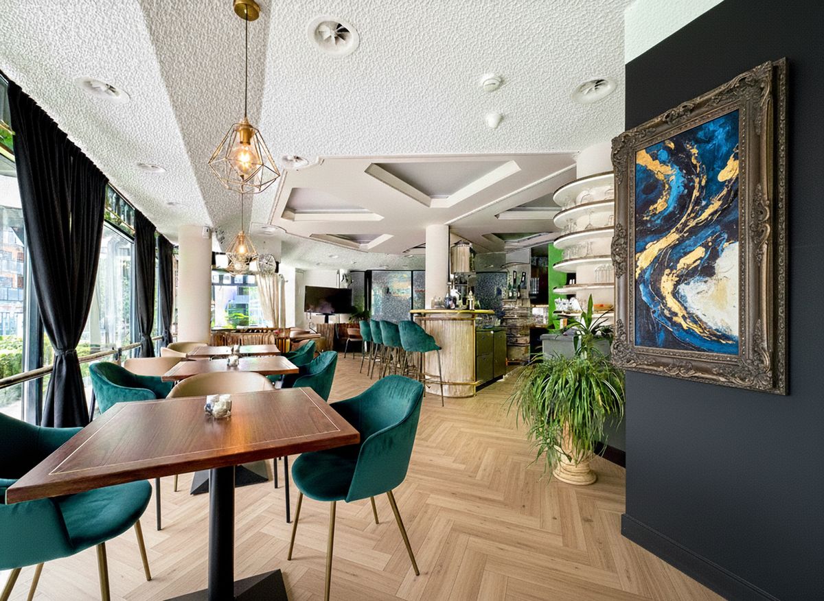 Commercial premises with terrace.