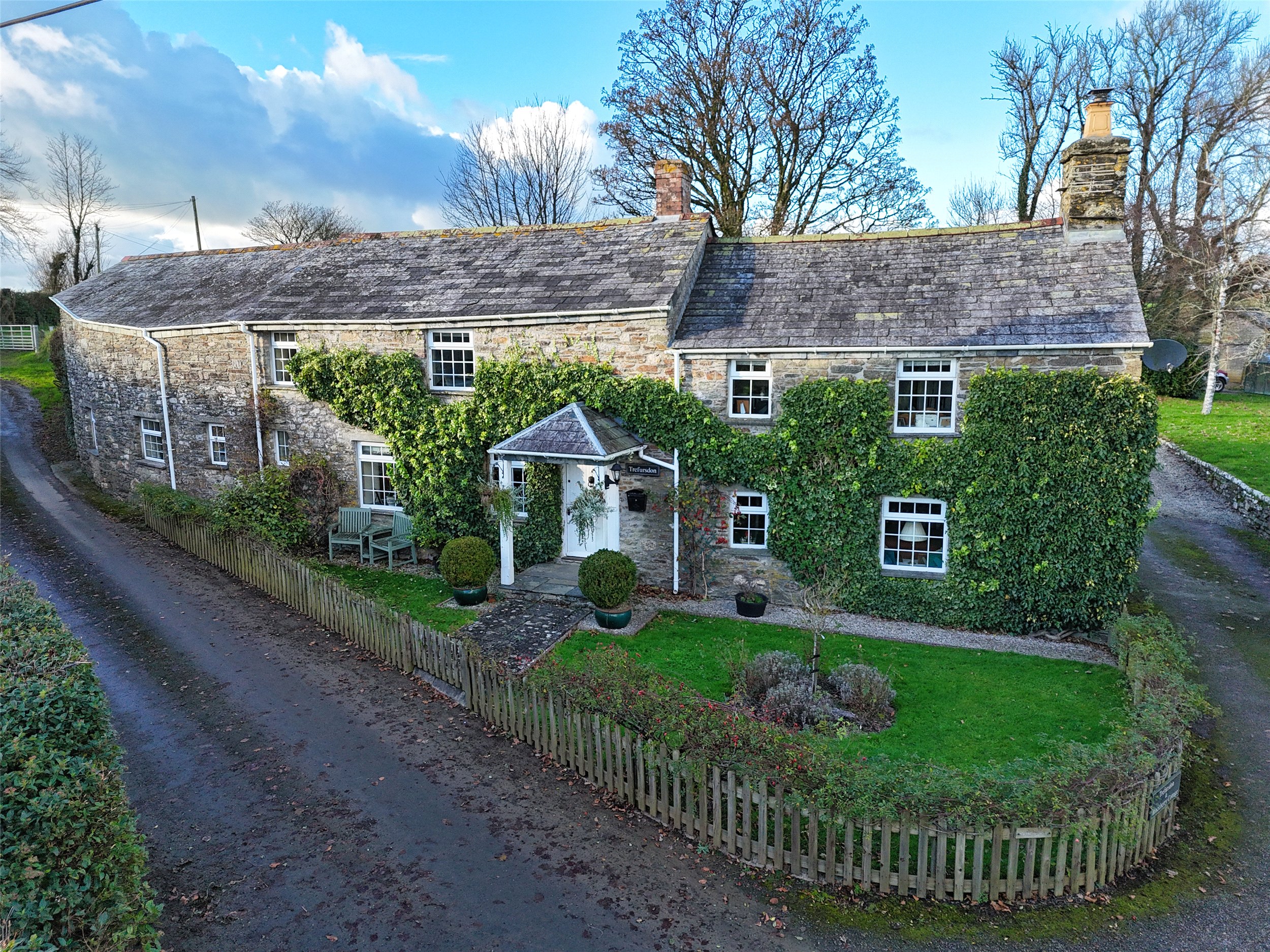 Detached House: for sale in Launceston Cornwall