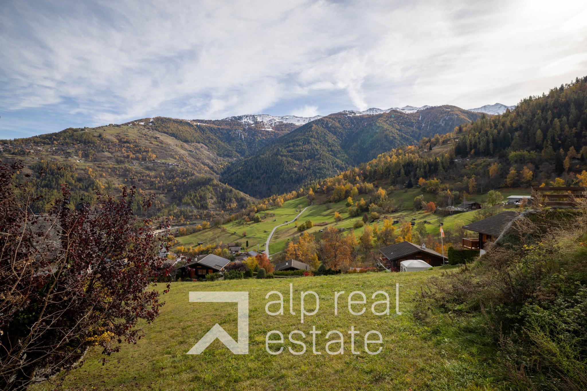 Attractive building plot 5 minutes from the resort