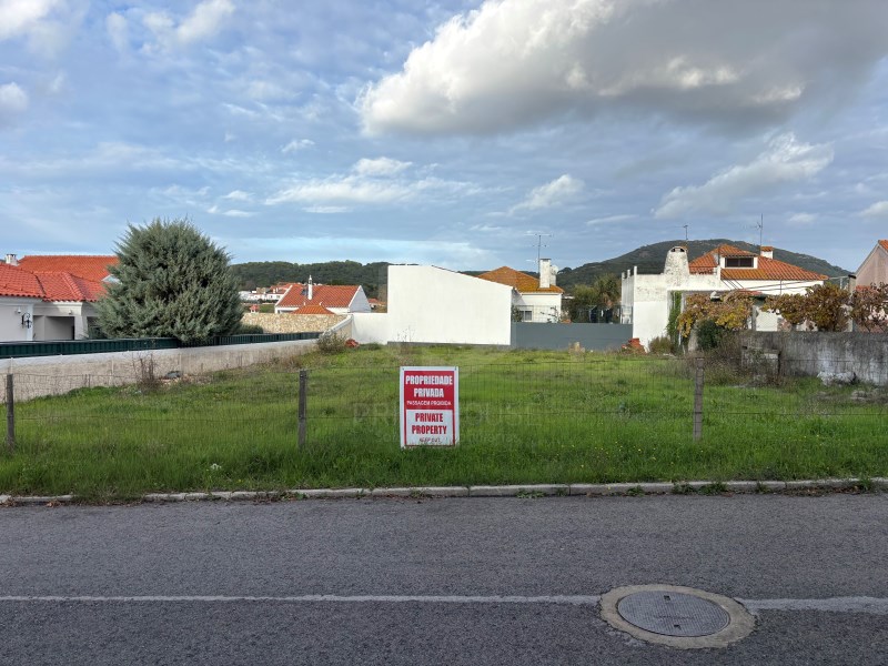 Plot of land for construction with 620m2