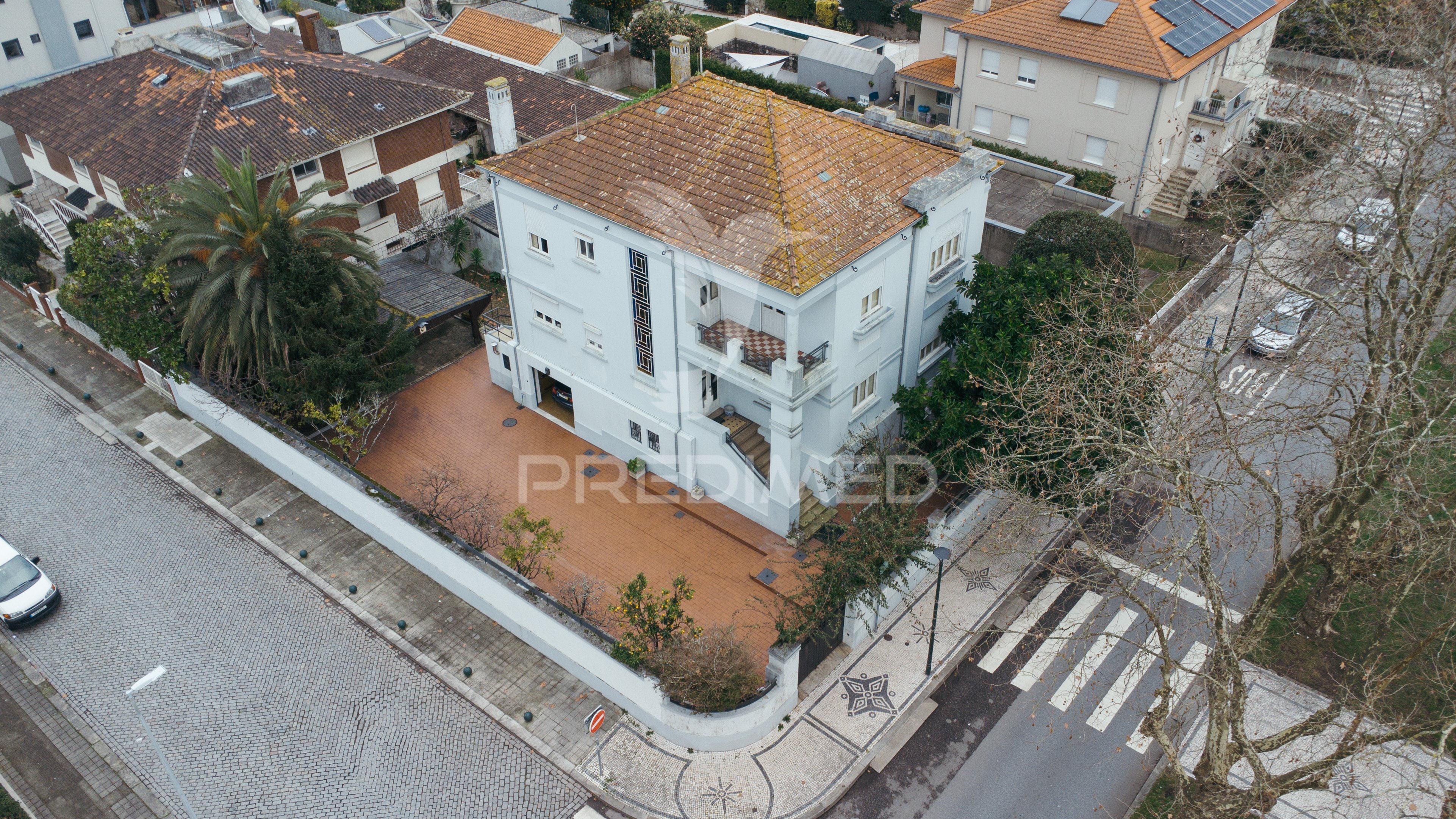 3-storey villa with garage