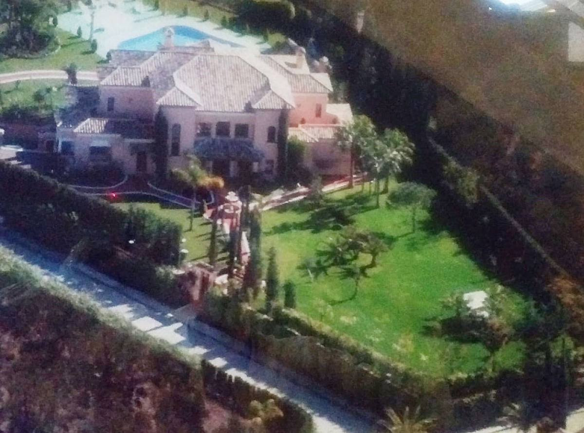 AWARD WINNING LUXURY REAL ESTATE AGENCY, RESIDENTIAL BUILDING PLOT FOR SALE IN NUEVA ANDALUCIA