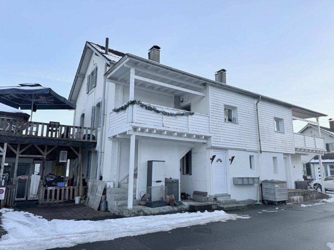 Interesting apartment building with 5% BR