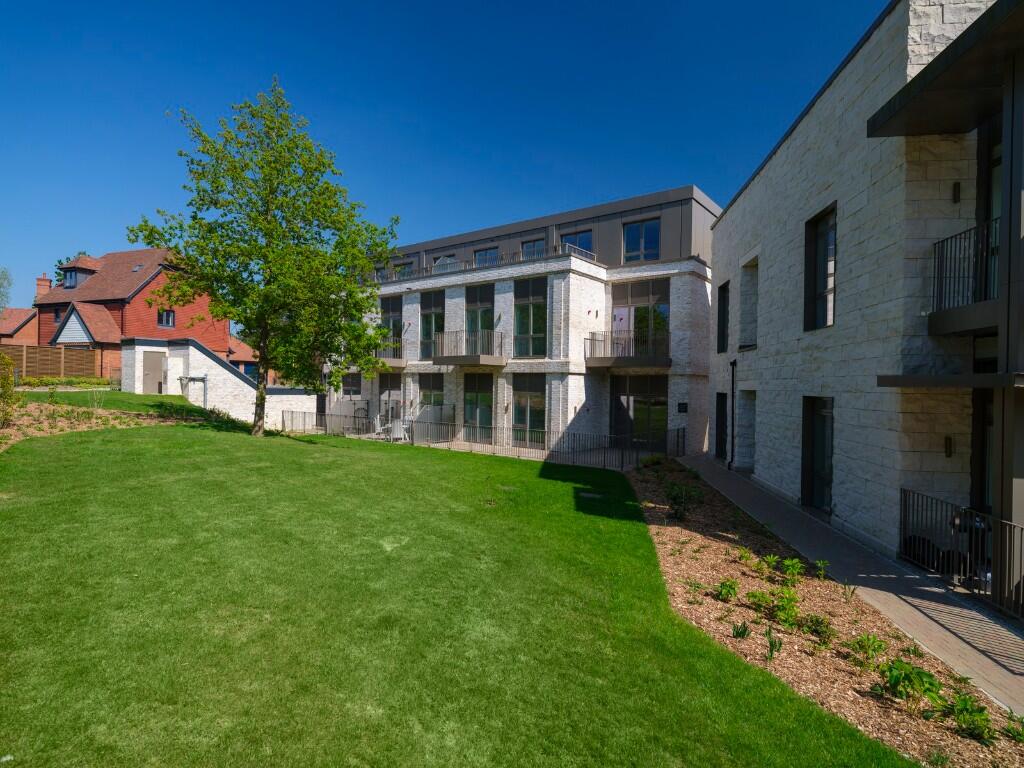 Kent Stylish 2-Bedroom Apartment for Sale in Gillespie House