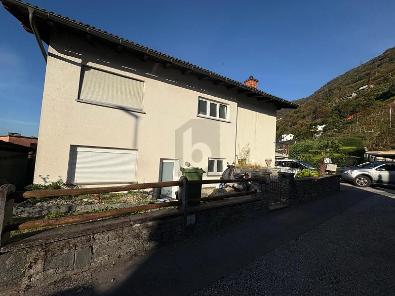 SPACIOUS AND SUNNY WITH SWIMMING POOL