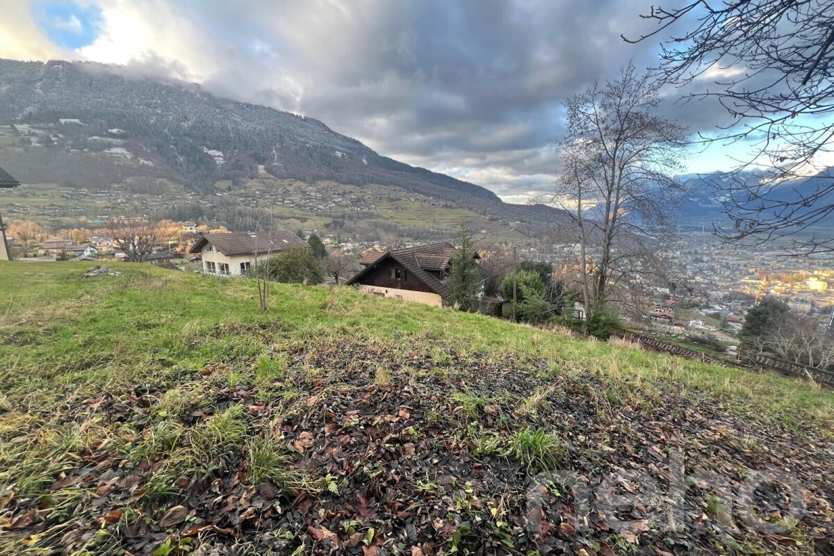 Exclusive - Superb plot for twin or detached villas