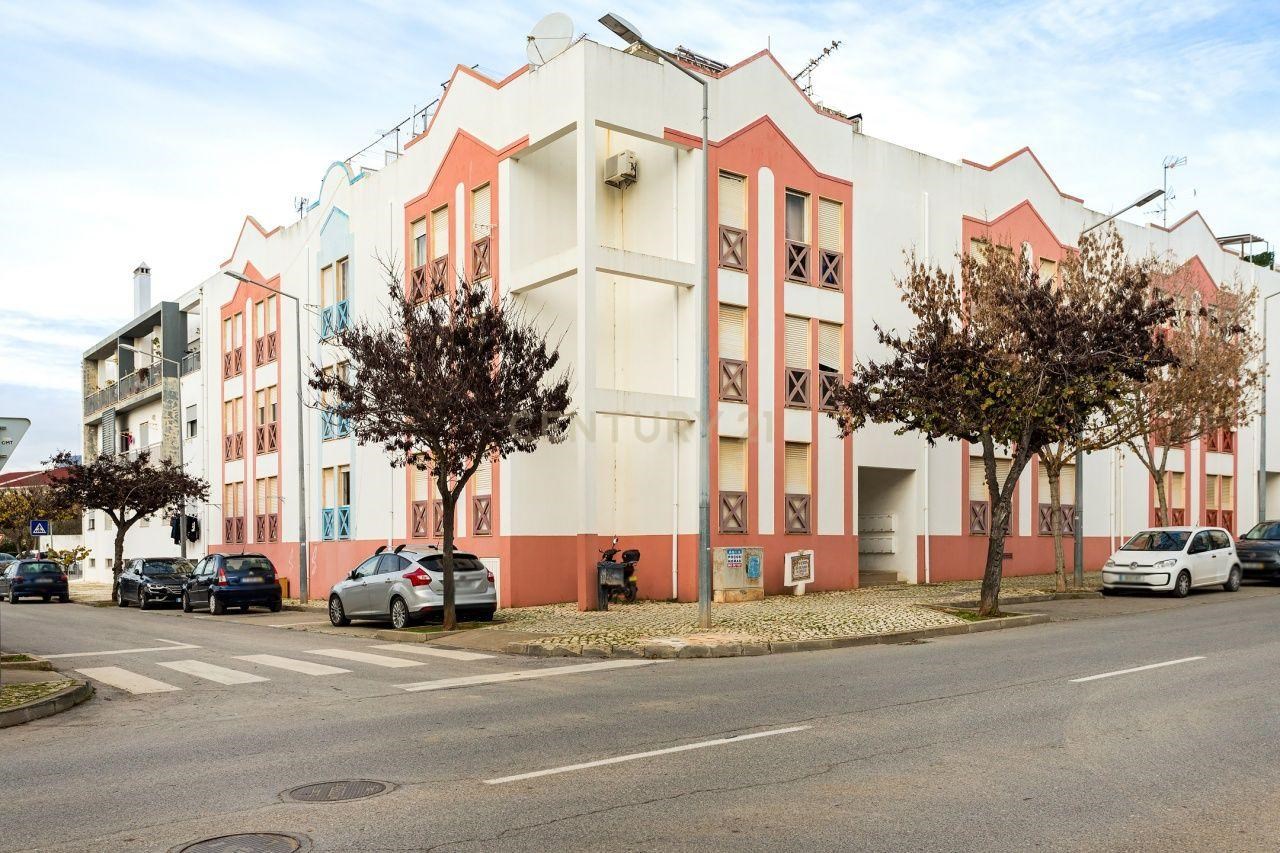 Apartment originally a T3, converted into a T2 with storage – Av. Eduardo Mansinho, Tavira