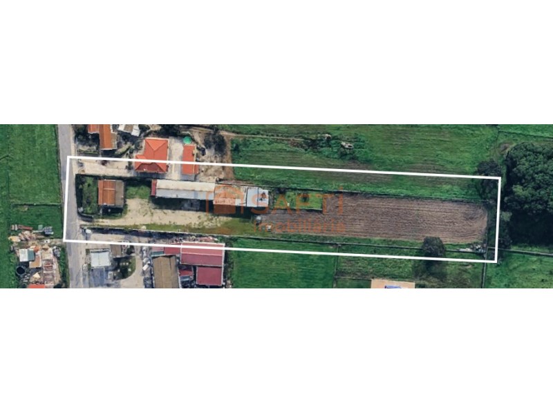 Mixed plot with 2 bedroom villa for refurbishment and with feasibility of construction on the land of 3 more villas Excellent Ac…