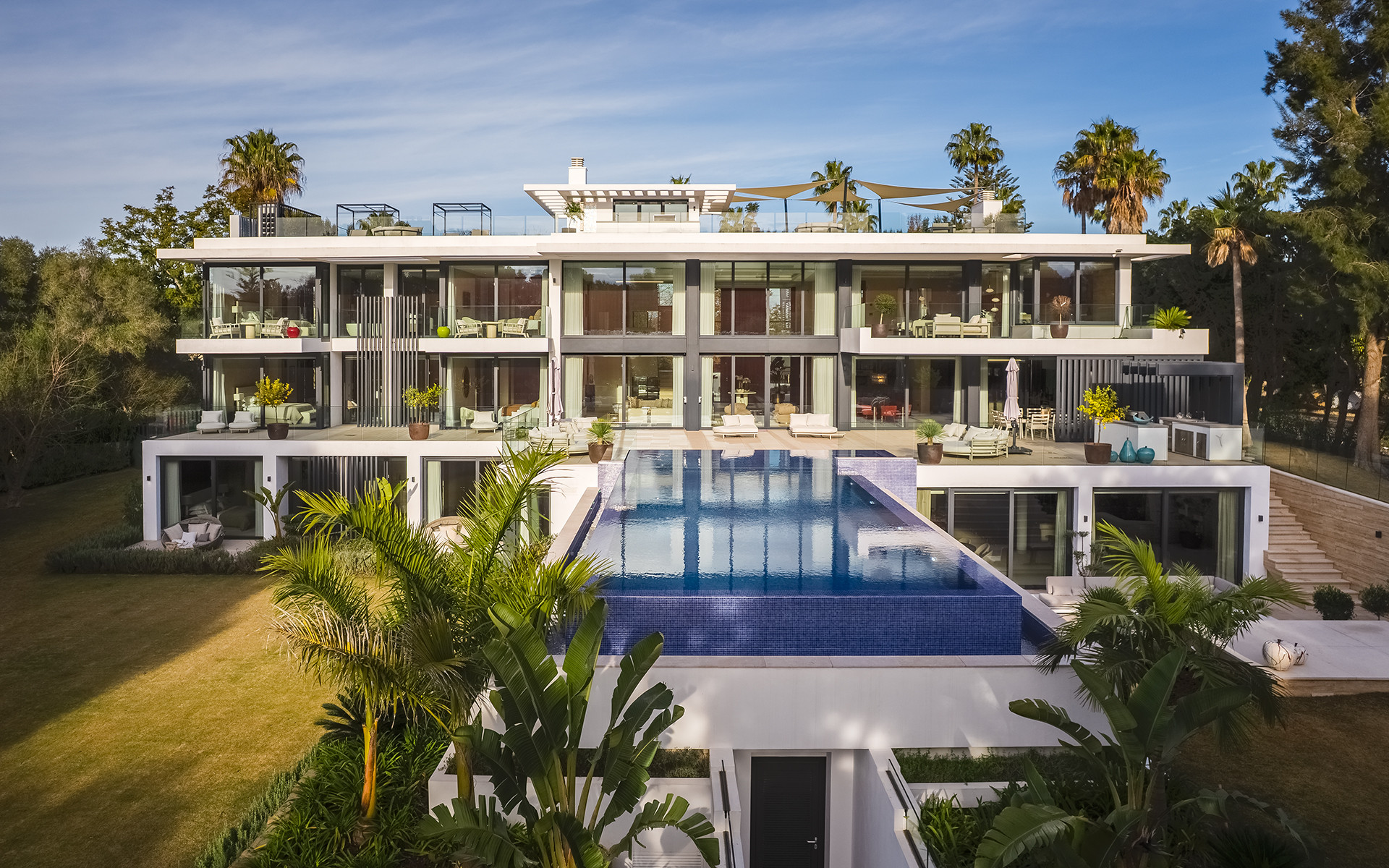 A Masterpiece of Modern Elegance in Sotogrande’s Kings and Queens